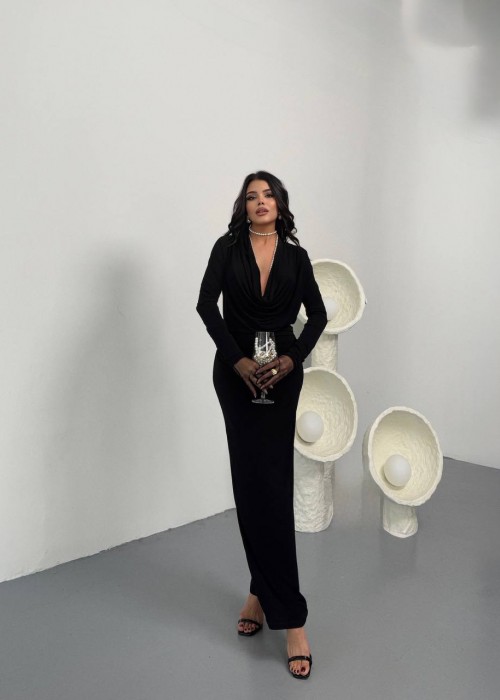 202285 SCHWARZ KLEID Sandstrahl