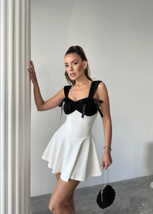 210496 BEYAZ SİYAH ELBİSE DALGIÇ KUMAŞ