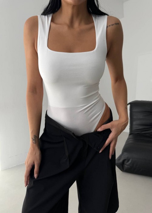 210825 WHITE BLOUSE