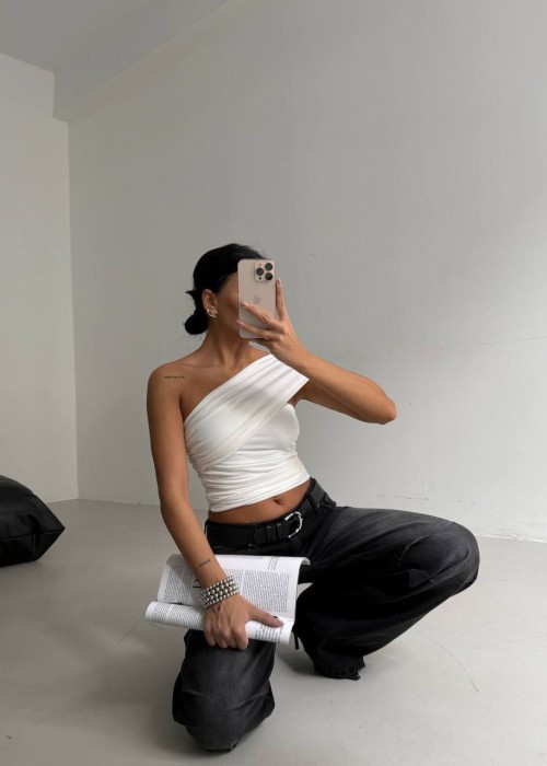 210828 WHITE BLOUSE