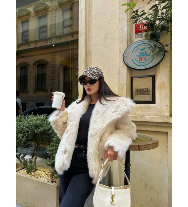 215843 WHITE Mont-Caban FUR
